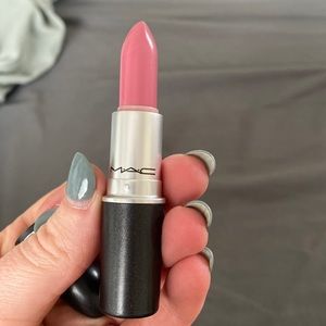 MAC SATIN LIPSTICK- SNOB